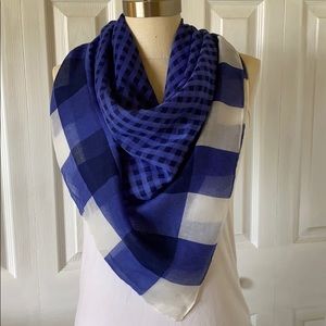 Banana Republic Beautiful blue check scarf
